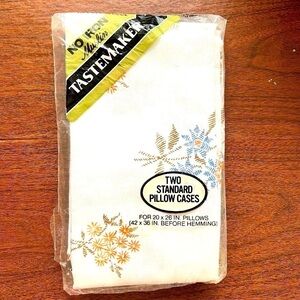 Tastemaker Vintage NOS No Iron Muslin Floral Standard Pillowcases Pair 70s